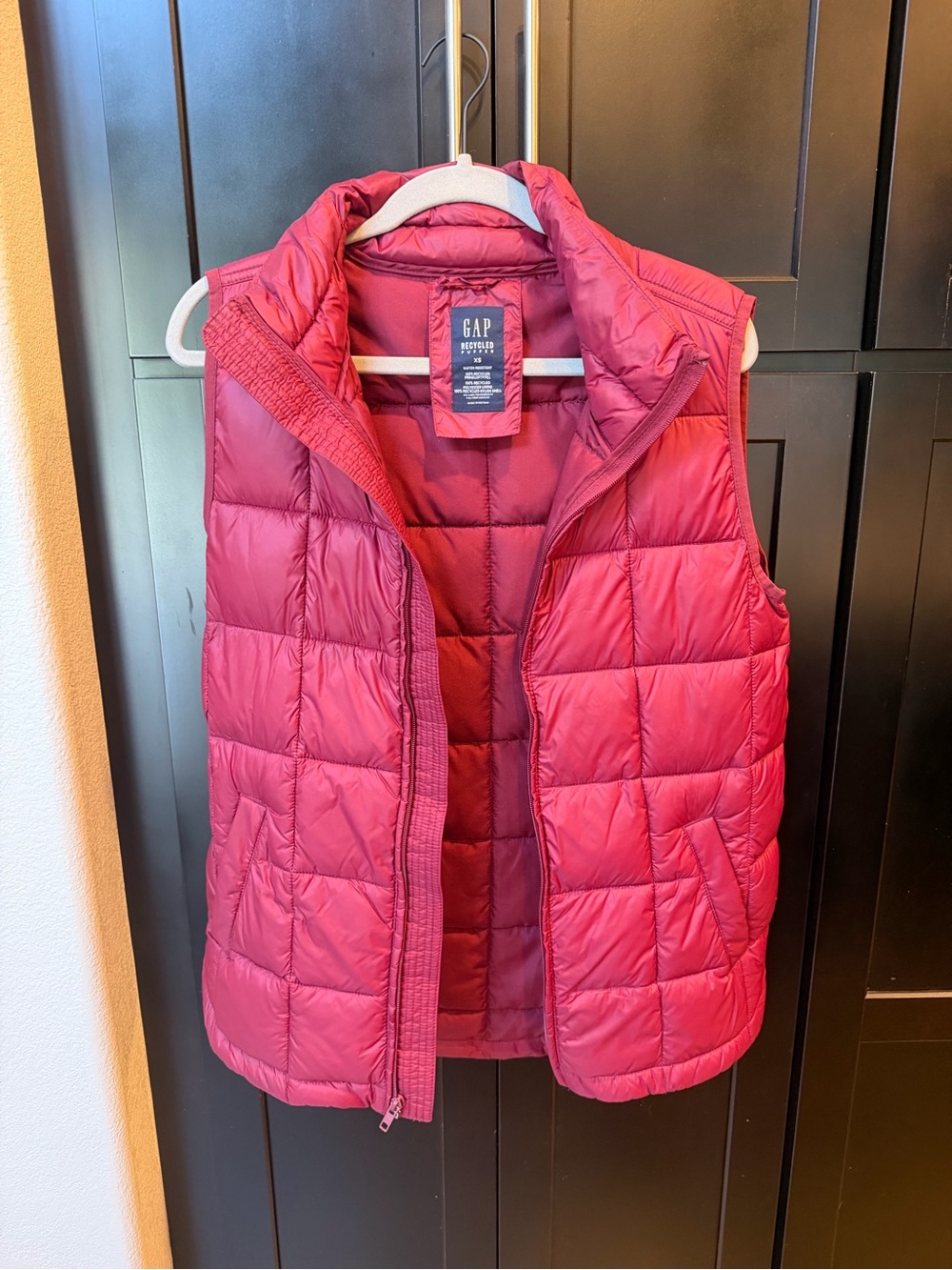 GAP Recycled Puffer Vest in Deep Red